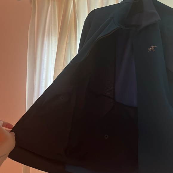 Windbreaker worn. Couple of times, great condition - Picture 3 of 4